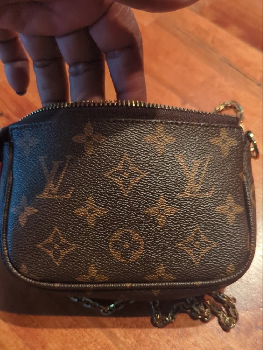 Designer-Inspired Brown Leather Crossbody Bag with Red Accent - Picture 9 of 9